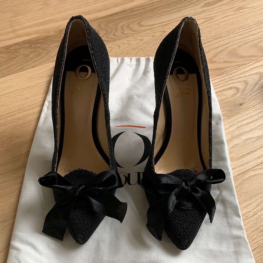Black Jour Sting Ray Pumps